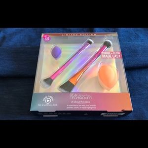 Real Techniques Makeup - Real Techniques Make-Up Set NWT Real Techniques Makeup - Real Techniques Make-Up Set NWT